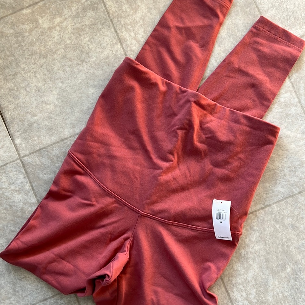 Old Navy Maternity PowerChill Leggings